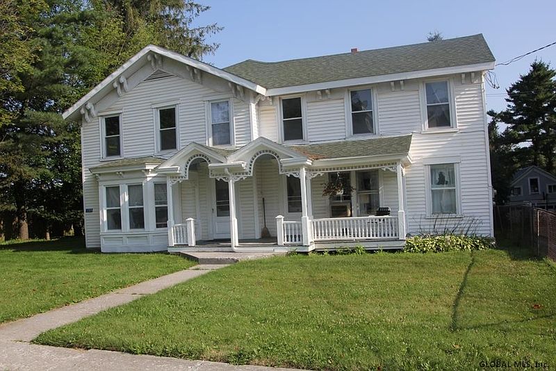4th image of 159 MAIN Street
