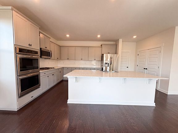 2nd image of 3372 Vinemont Dr