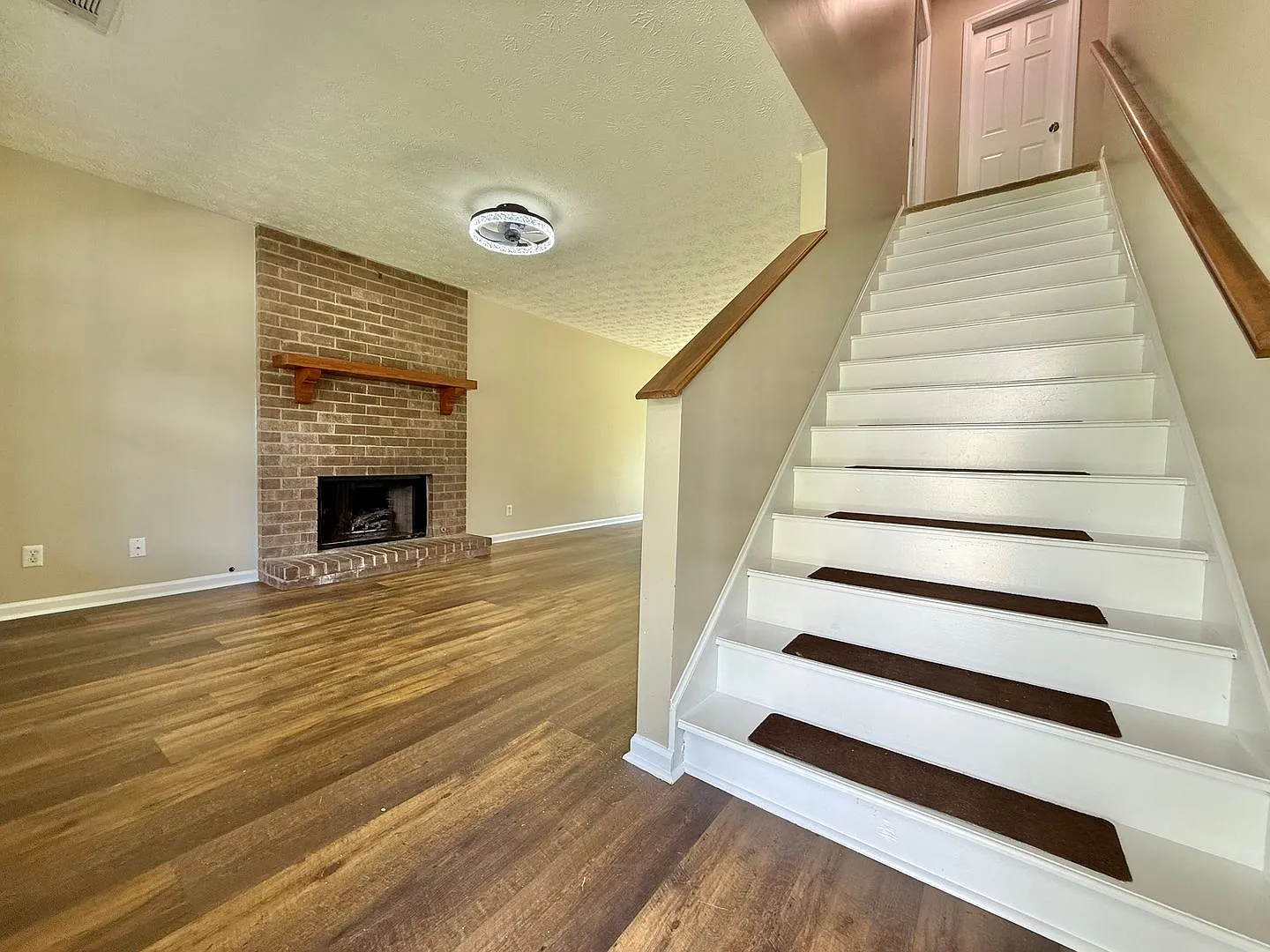 Move-In Ready | Pet Friendly — Photo 3