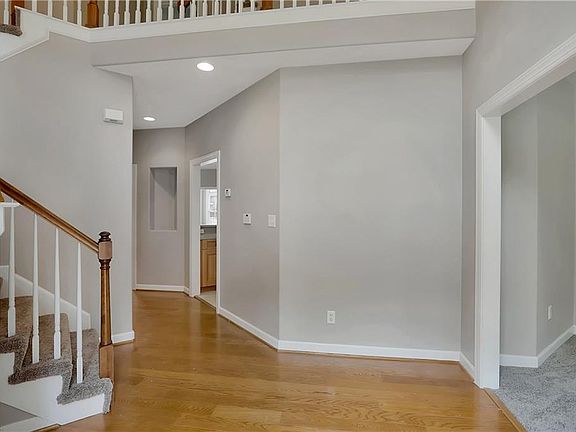 5th image of 116 Wellington Cir