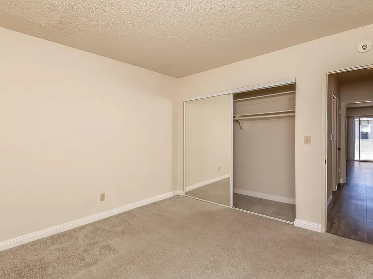 Ocean West Apartments — Photo 36