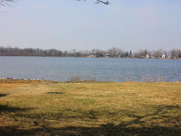 4th image of 23 S Lake Ave