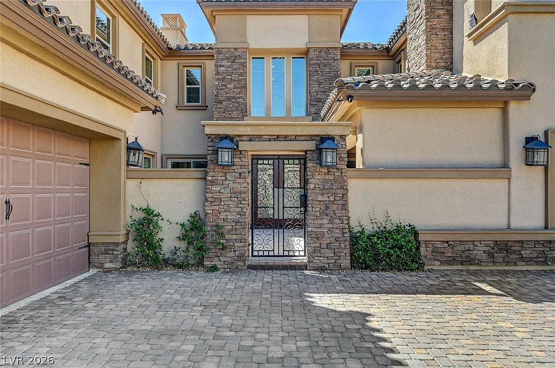 6 bed, 5.5 bath, 6250 sqft, $25,000 — Photo 4