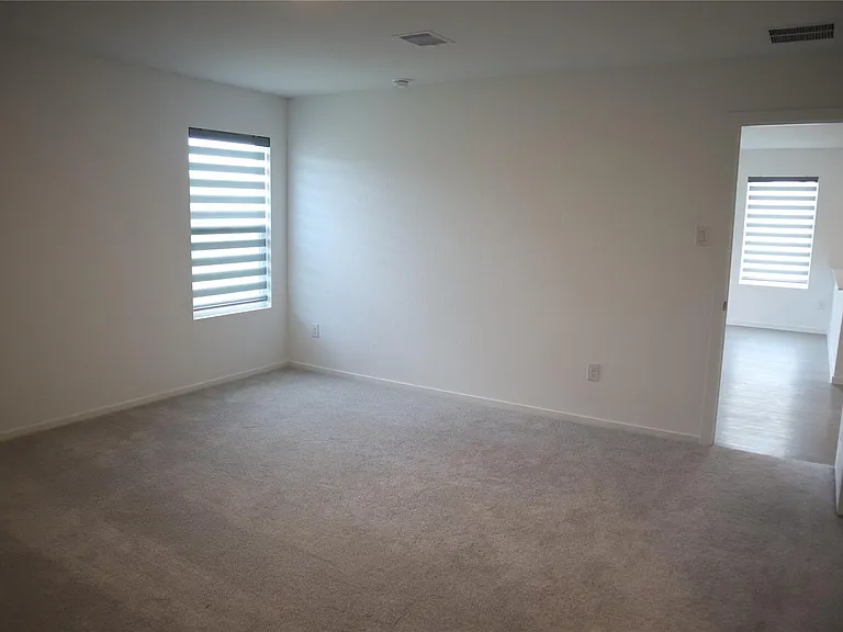 216 Lantana Ln — Photo 7