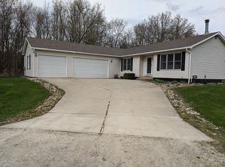 4561 Crosswinds Ct, White Lake, MI 48383