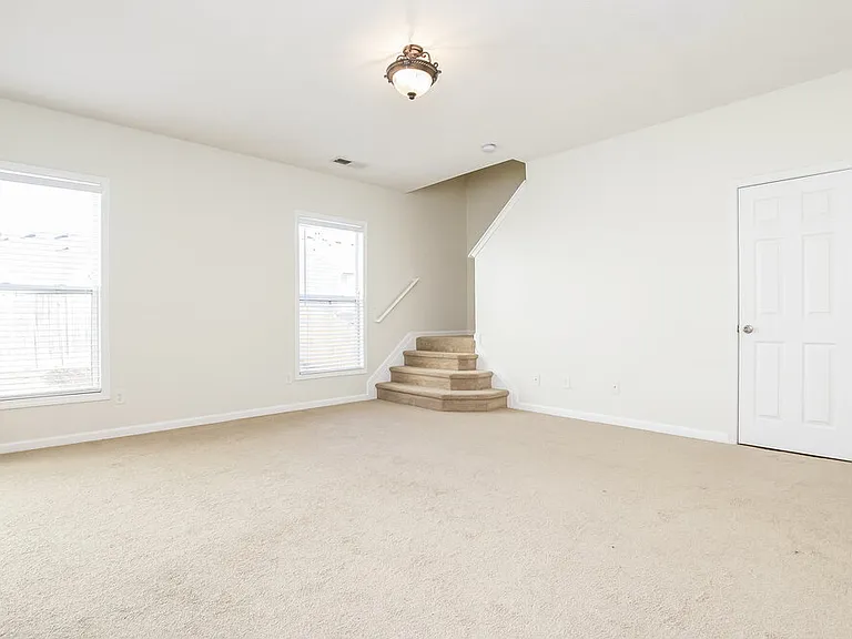 815 Forsythia Way — Photo 3