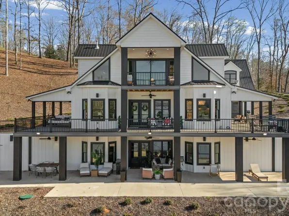 587 Carolina Dr, Troy, NC 27371