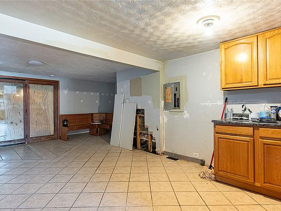 5th image of 3719 Kemp Rd