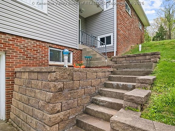 5th image of 814 Sweet Acres Dr