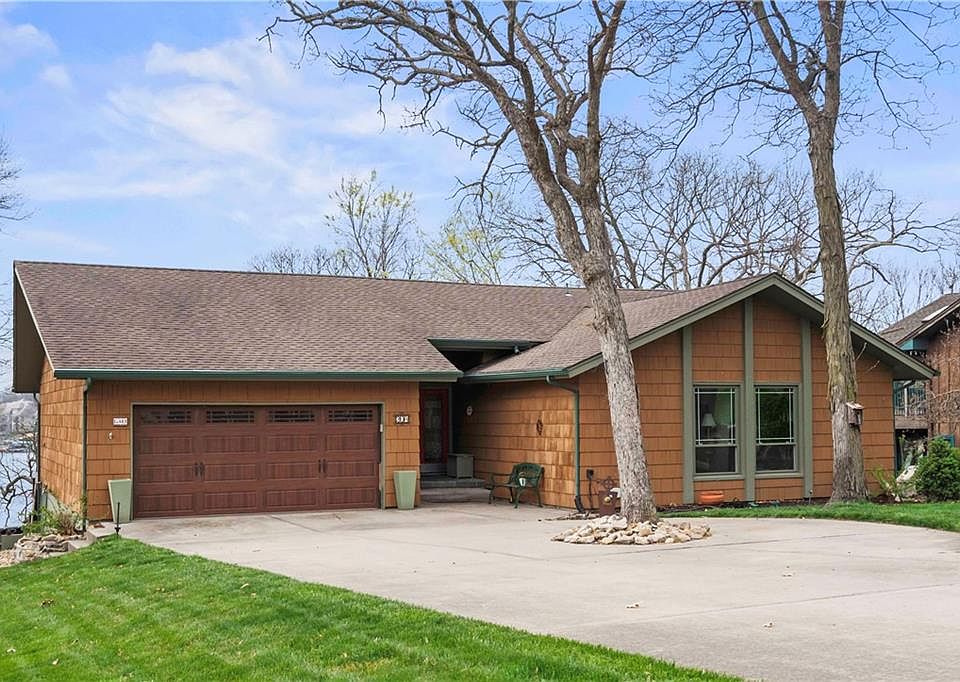 1st image of 304 N Winnebago Dr