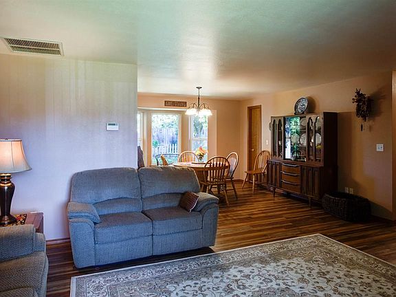 4th image of 1509 Rimrock Ave