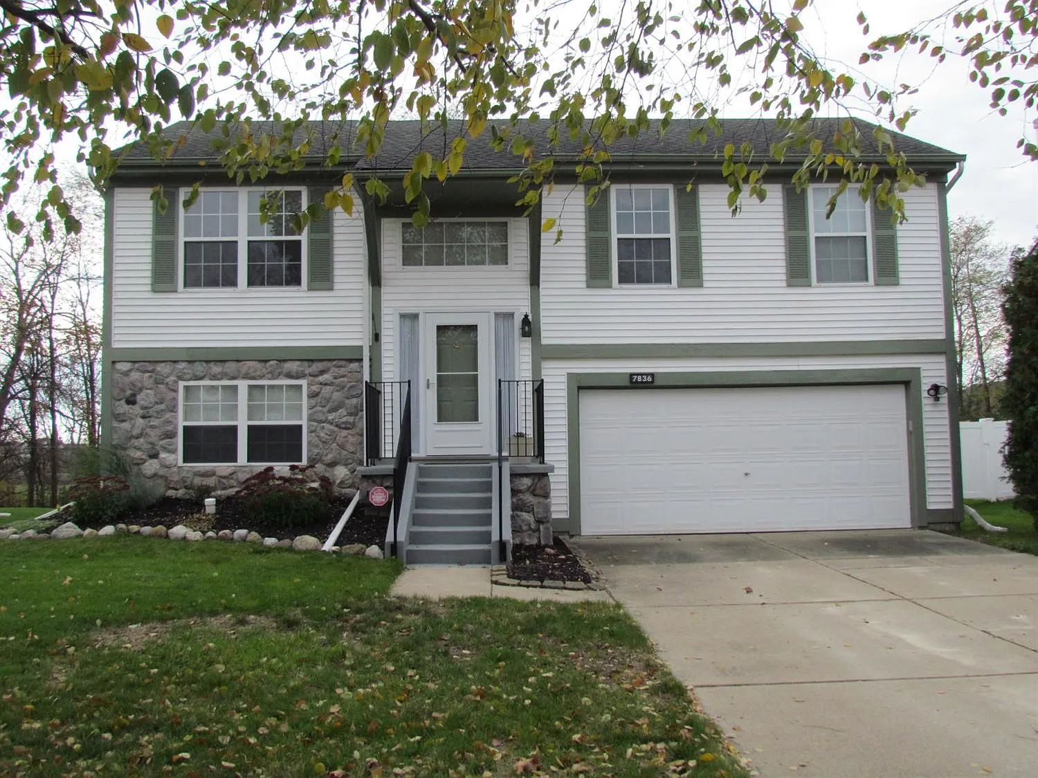 7836 Bay Tree Dr photo 1