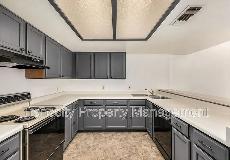 1111 W Summit Pl #27 — Photo 7
