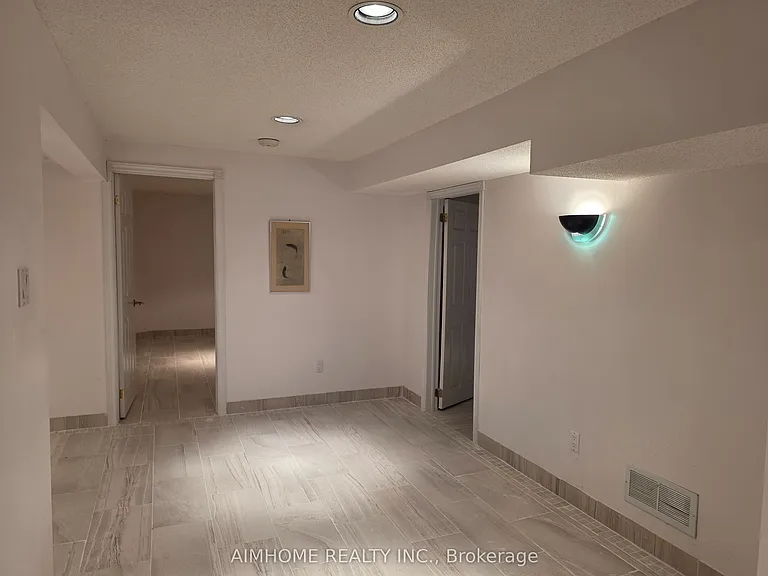 49 Holbrook Ct — Photo 29