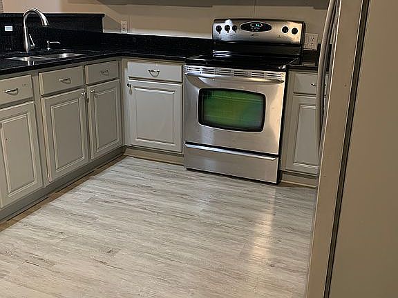 3rd image of 47 Oak Grove Dr