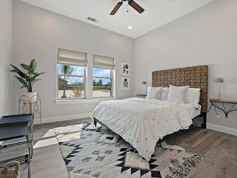 9403 E Jahant Rd — Photo 13