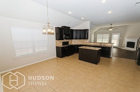 5th image of 110 Honeysuckle Ln