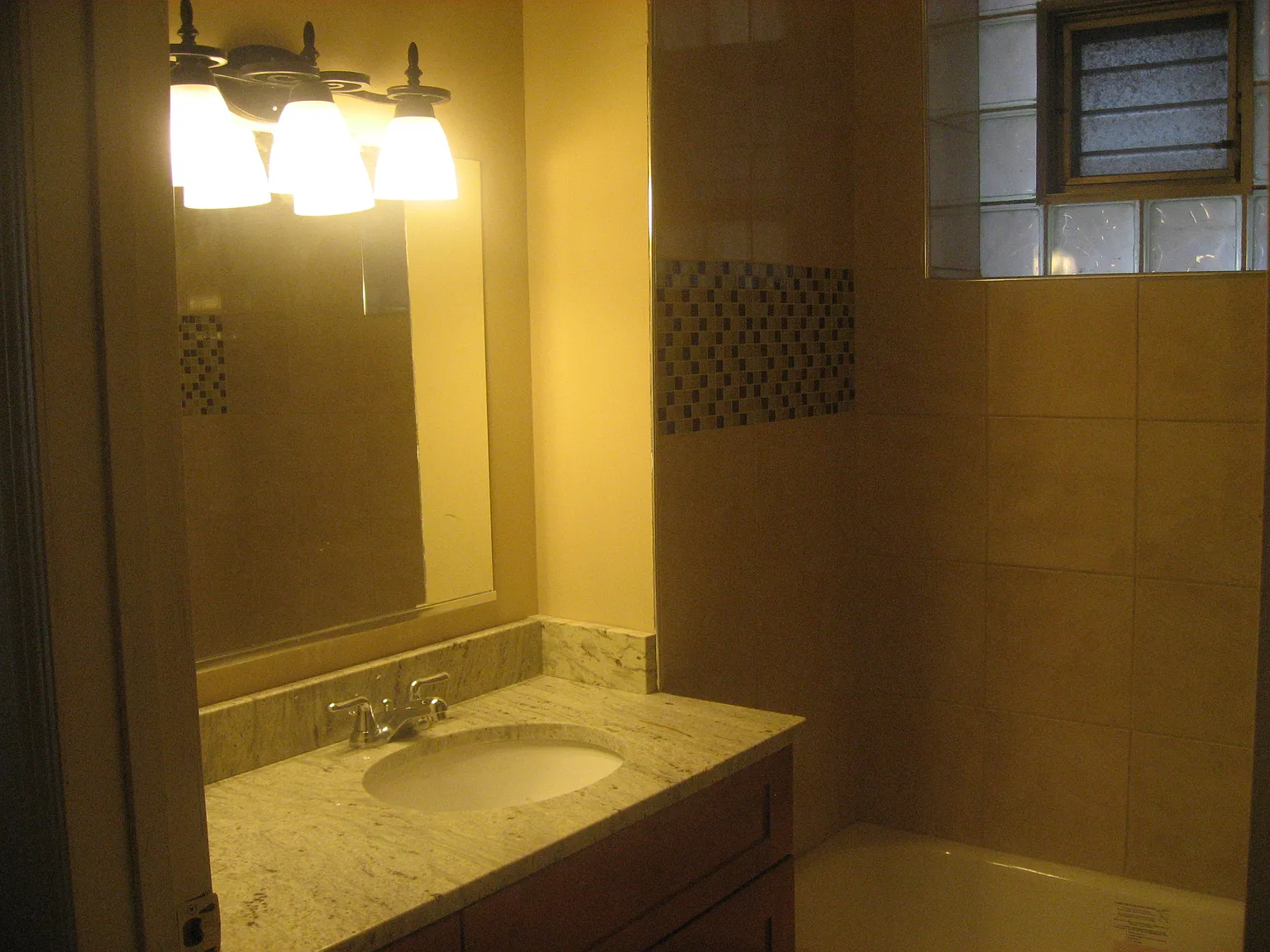 3 bed, 1200 sqft, $1,800 — Photo 4