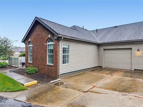 3rd image of 4286 Hunters Chase Ln