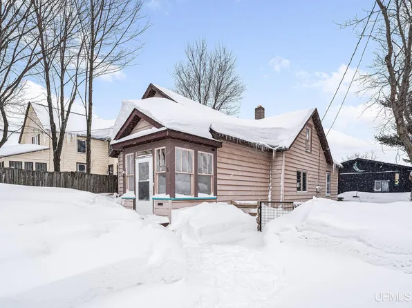 141 Vine St, Ishpeming, MI 49849