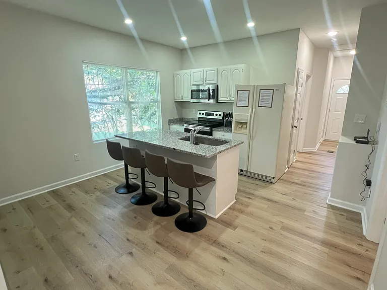 2324 Wilson Ave — Photo 5