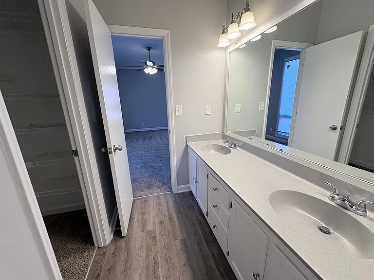 208 Forest View Ct — Photo 30
