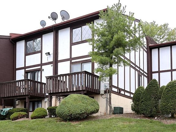 4th image of 63 Buckingham Ct