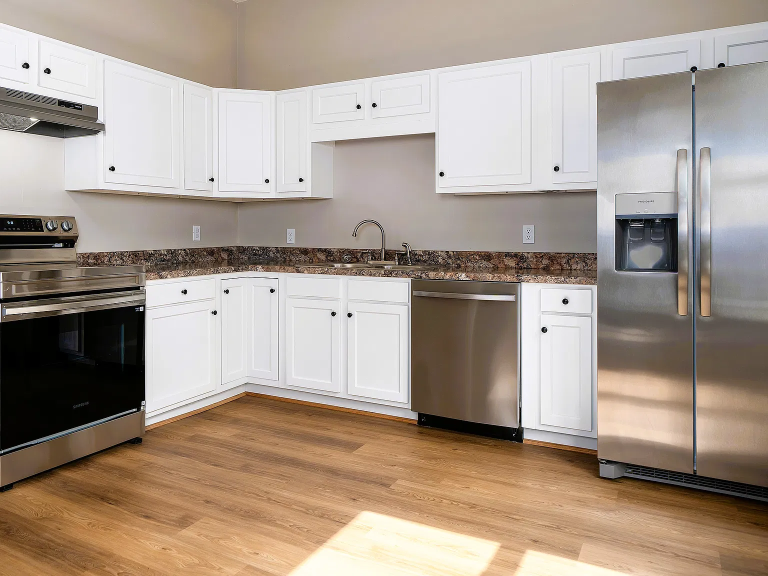 3 bed, 2.0 bath, 1751 sqft, $1,200 — Photo 3
