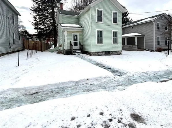 242 Seymour St, Auburn, NY 13021