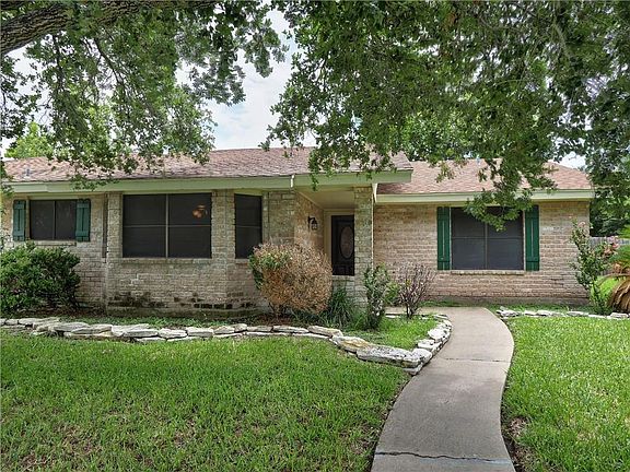 2nd image of 2208 Aspen Dr