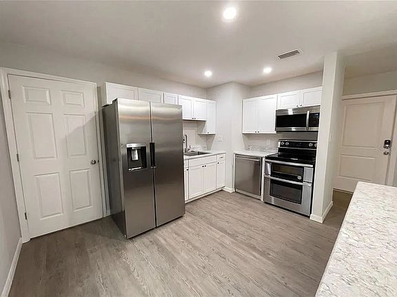 2nd image of 808 Wedgewood Dr #1