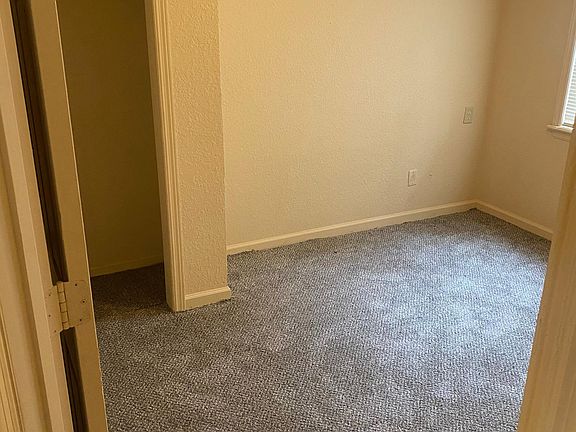 4th image of 2582 Broadway Ave