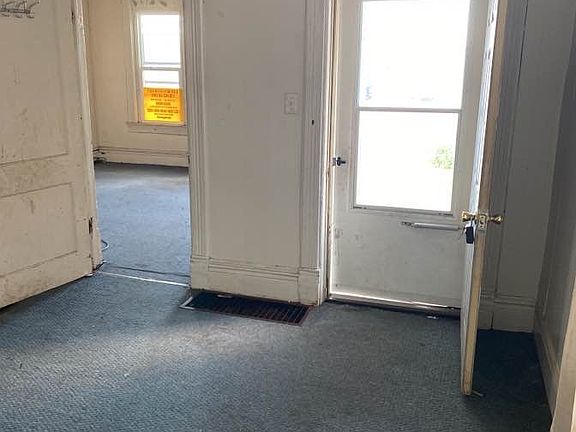 3rd image of 2209 NE Jefferson St