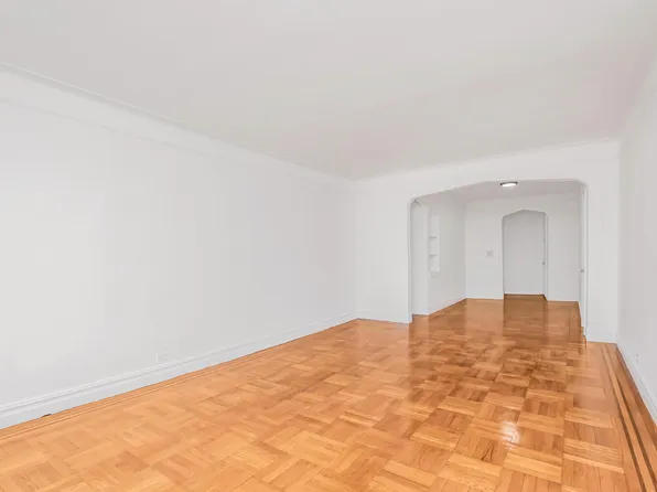 2166 Bronx Park East image 14 of 20