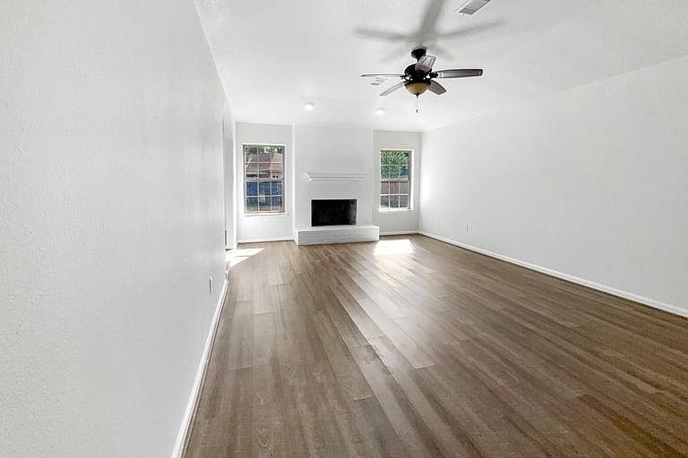 1st image of 16128 Spinnaker Dr