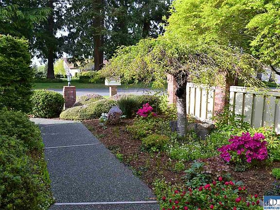 3rd image of 186 Fairway Dr