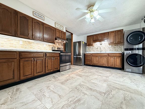 4th image of 323 Fairlane Dr