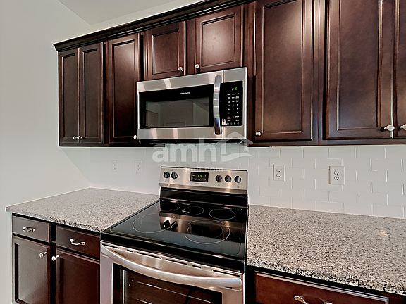 3rd image of 2904 Throneberry Ln