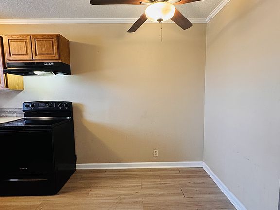 5th image of 208 10th St APT 36
