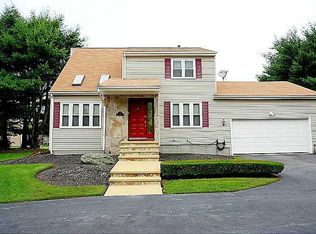 4 Raymond Dr, Cranston, RI 02921