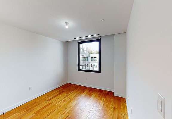 3rd image of 123 Melrose St APT 750