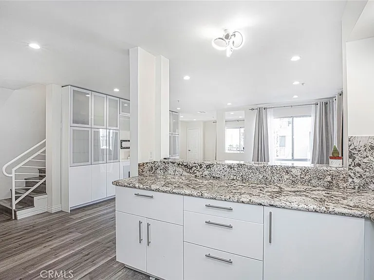110 W Maple St #30 — Photo 16