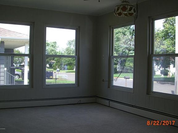 3rd image of 31 Castle Harbor Dr