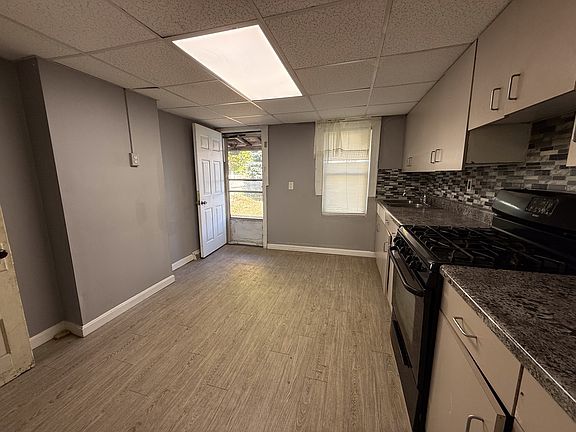 2nd image of 21 Auburn St