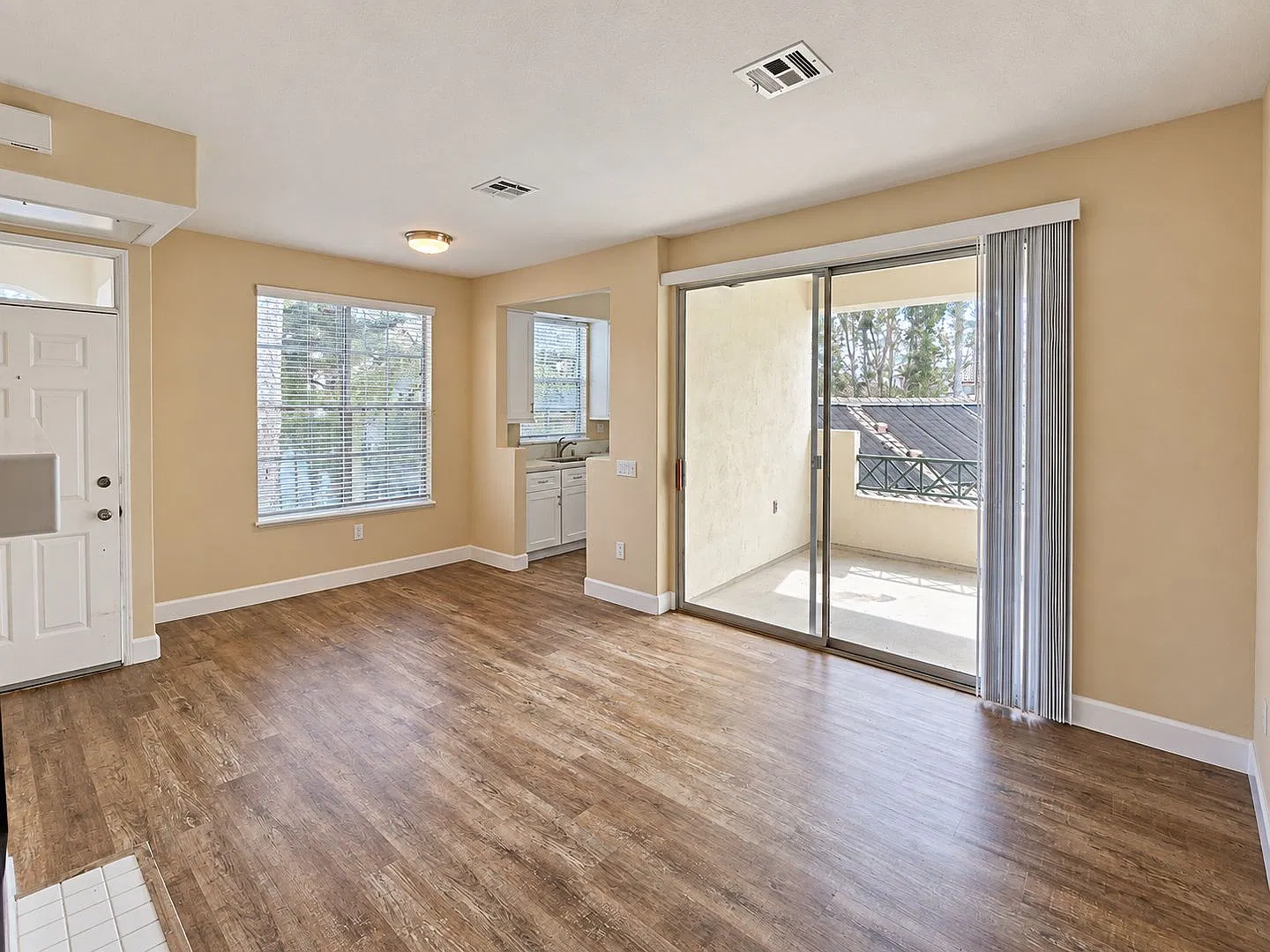 2 Bedroom Upper Unit In Carmel Valley — Photo 4