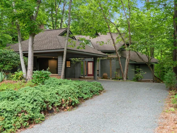 106 Millrock Ct, Carrboro, NC 27510