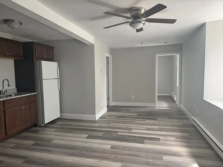 158 Wellington St — Photo 6