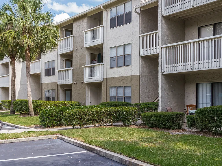 Palms at Beacon Pointe — Photo 18