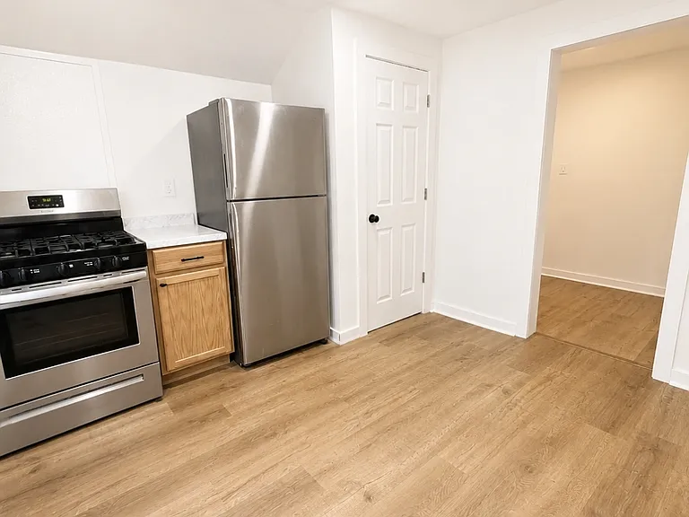 166 Kenan St #C — Photo 8