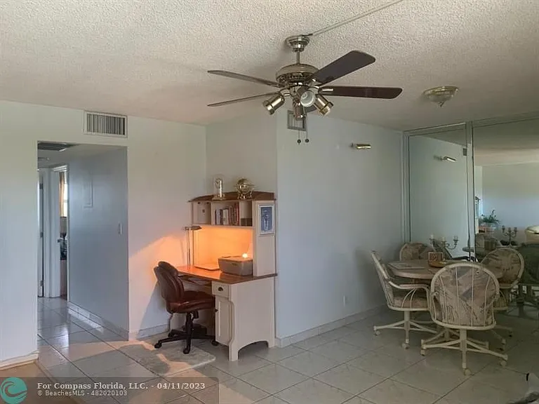 802 SE 7th St #403 — Photo 14